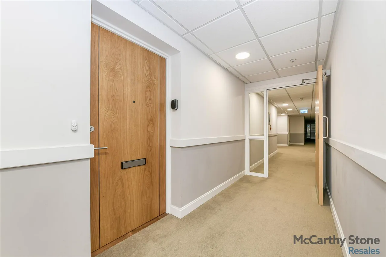 Hart Close, Wilton, SP2, photo 21