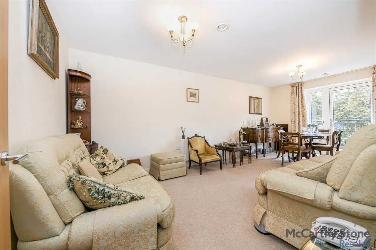 Hart Close, Wilton, SP2, photo 13