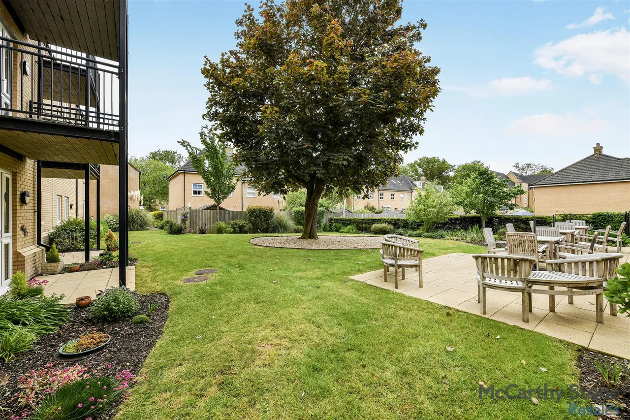 Hart Close, Wilton, SP2, photo 16
