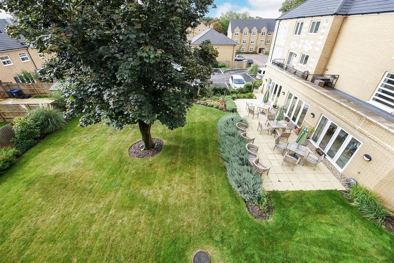 Hart Close, Wilton, SP2, photo 14