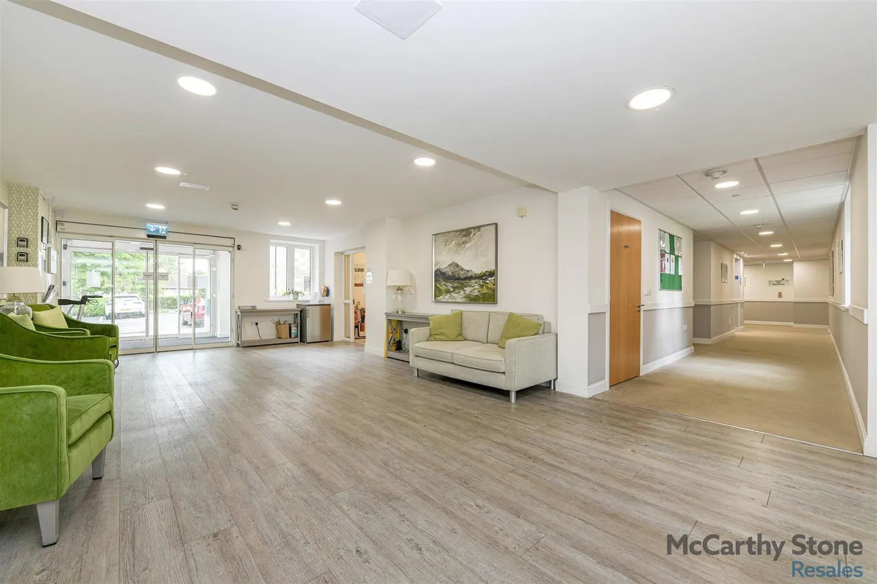 Hart Close, Wilton, SP2, photo 20