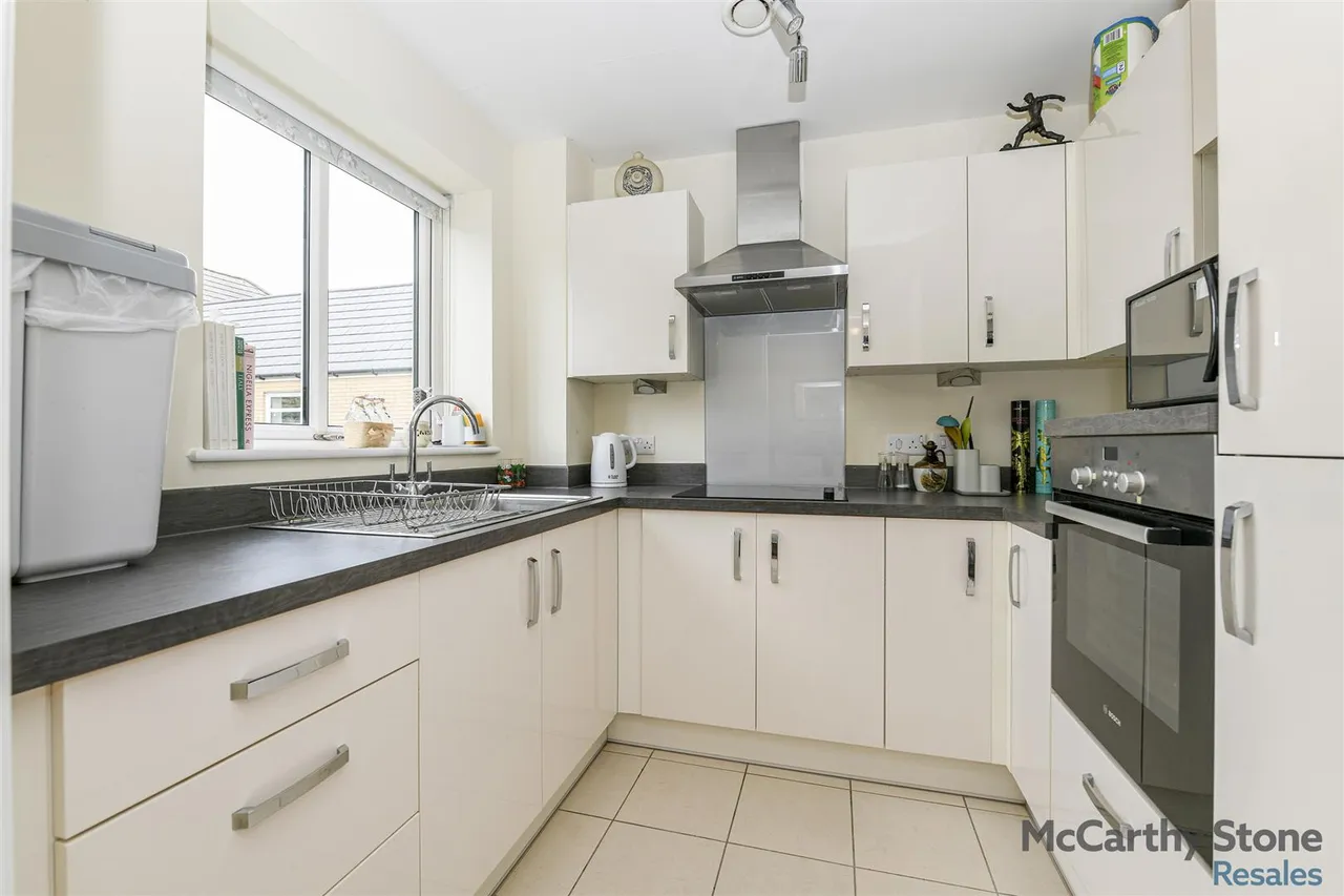 Hart Close, Wilton, SP2, photo 5