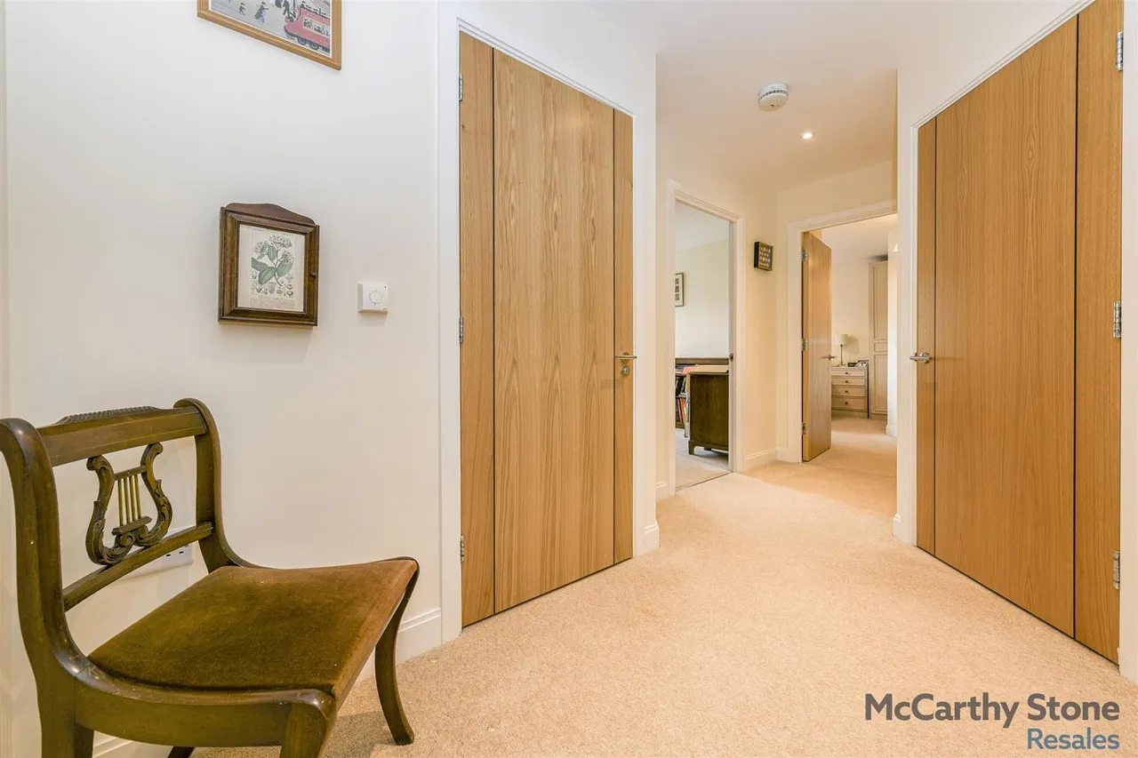 Hart Close, Wilton, SP2, photo 22