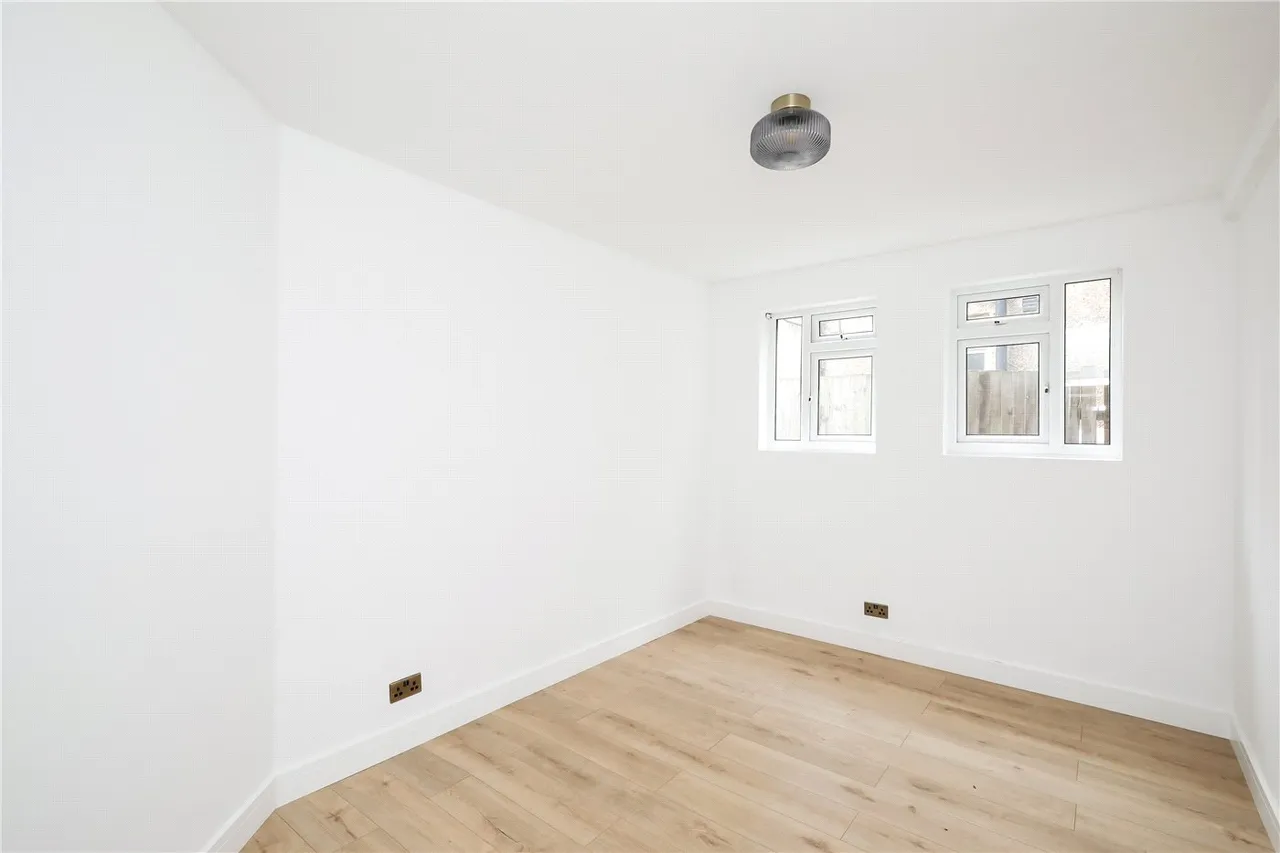 Gunnersbury Avenue, London, W5, photo 10