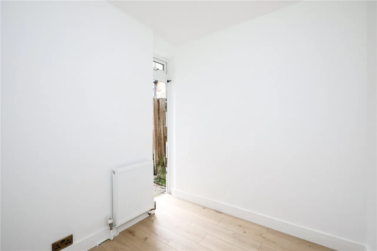Gunnersbury Avenue, London, W5, photo 2