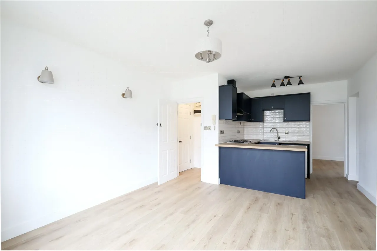 Gunnersbury Avenue, London, W5, photo 8