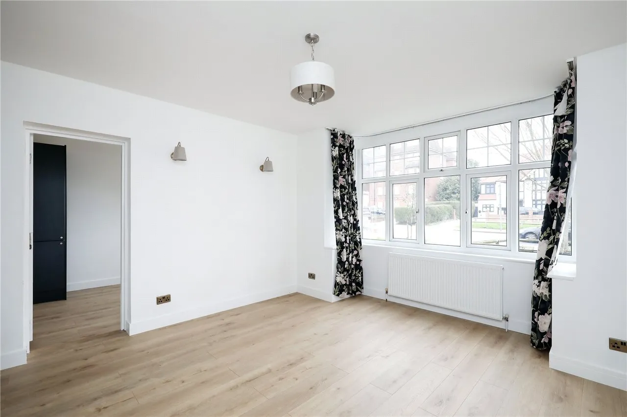 Gunnersbury Avenue, London, W5, photo 6