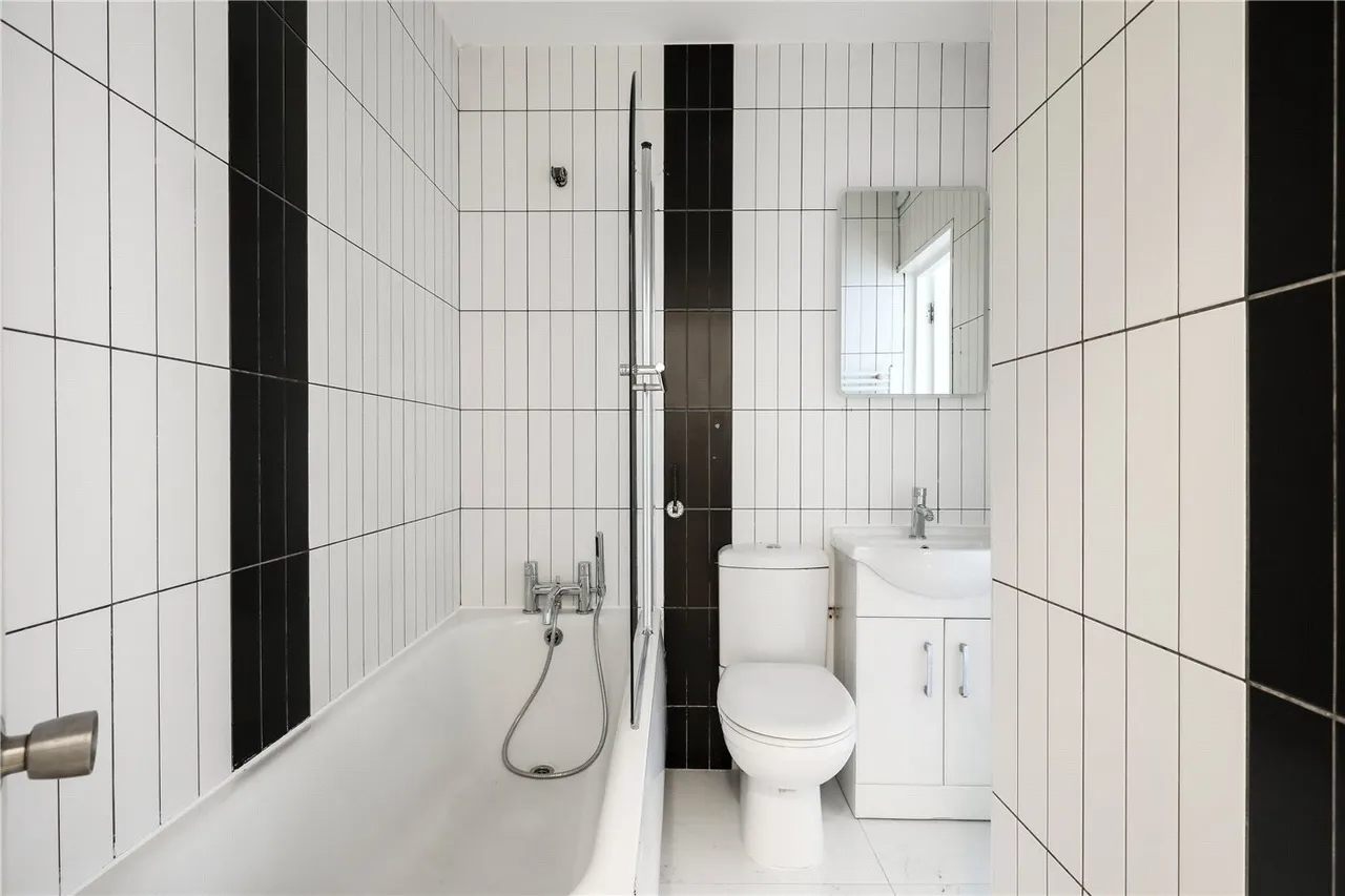 Gunnersbury Avenue, London, W5, photo 9