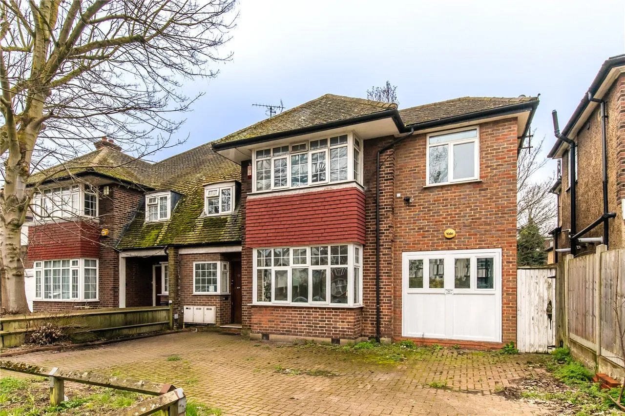 Gunnersbury Avenue, London, W5, photo 4