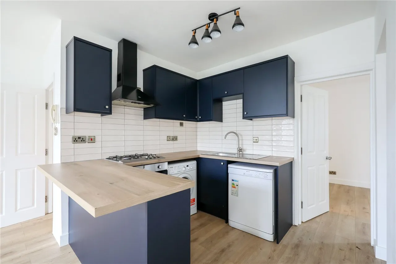 Gunnersbury Avenue, London, W5, photo 11