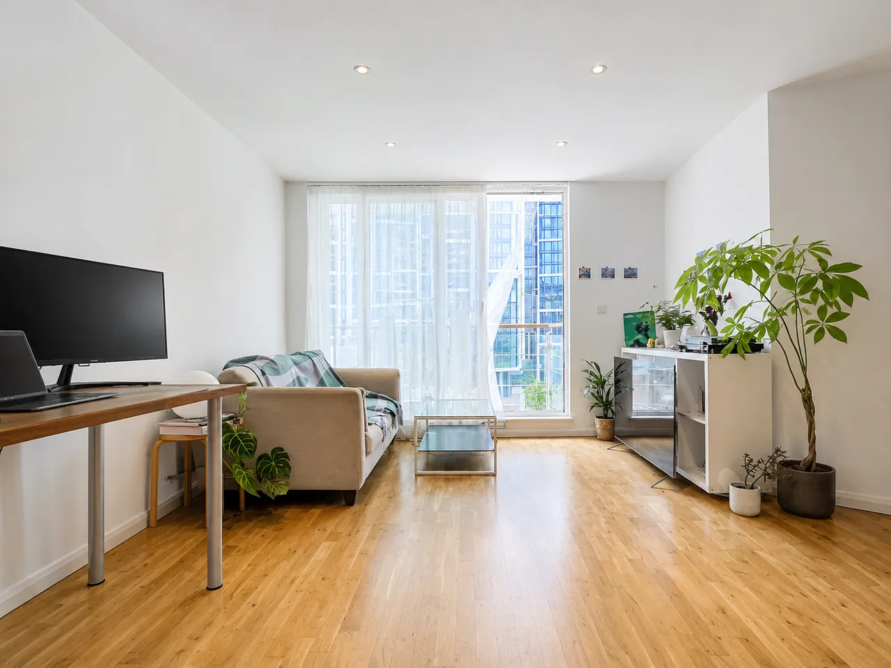 2 bed property for sale, Hanover House, St. George Wharf, SW8