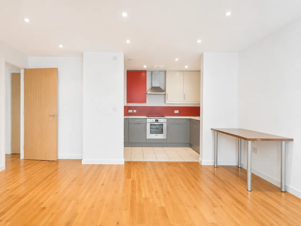Hanover House, St. George Wharf, SW8, photo 5