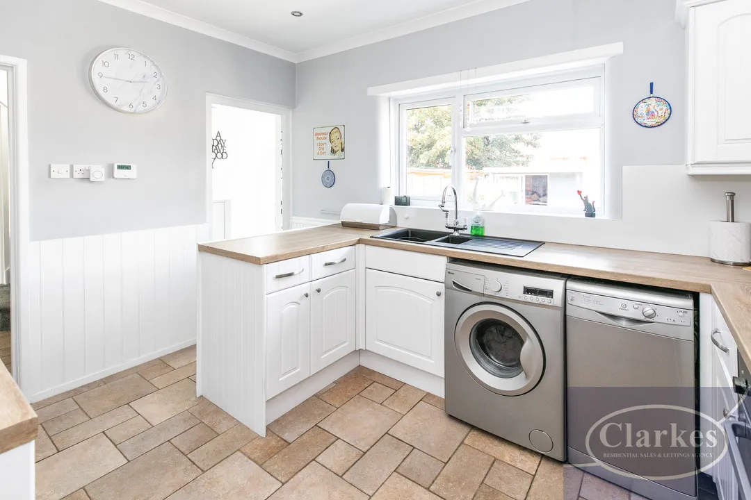 Sunningdale Crescent, Bournemouth, photo 6