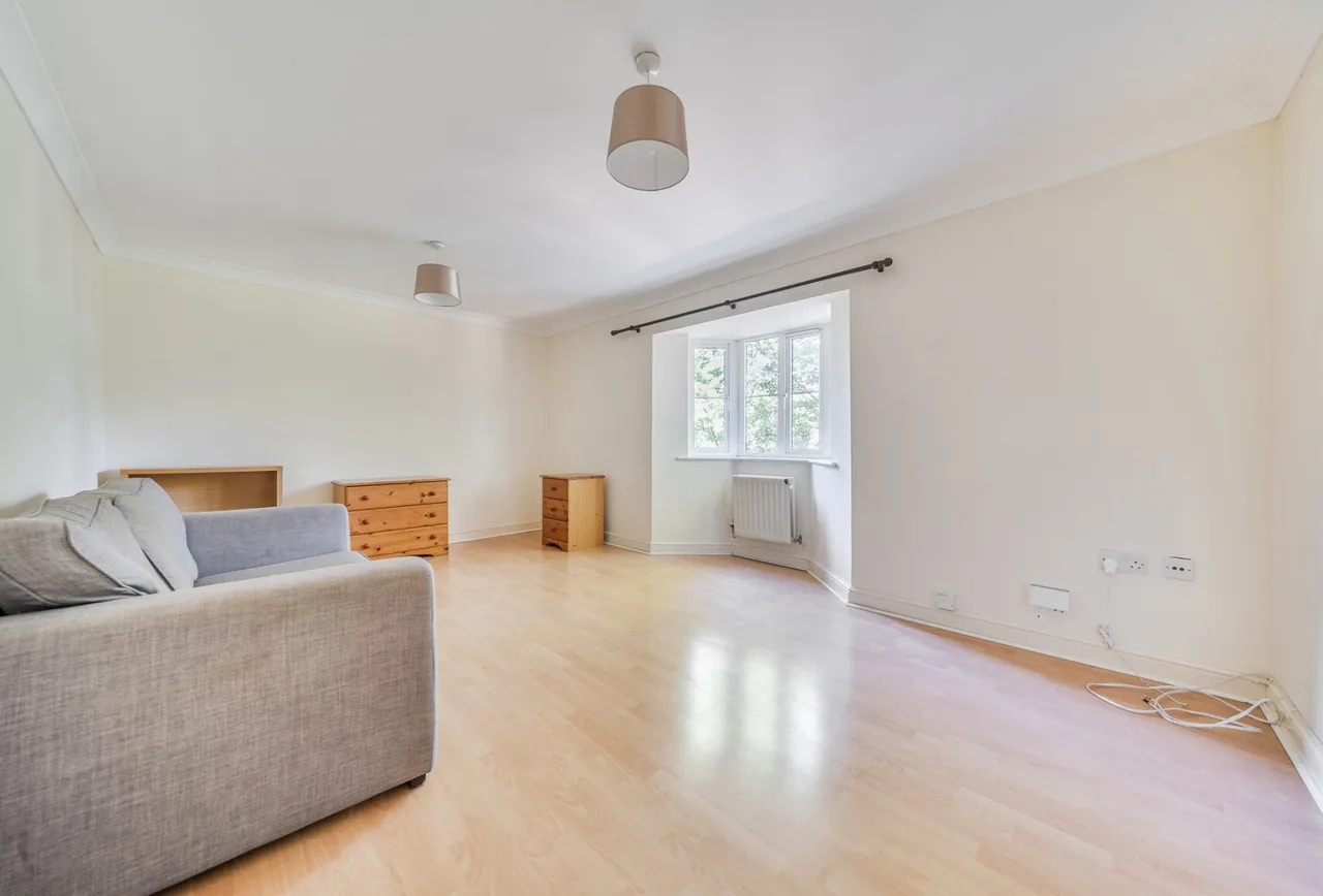 Castle Court, Gloucestershire, Stoke Gifford, BS34 8RF, photo 2
