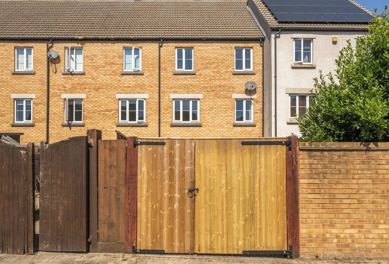 Castle Court, Gloucestershire, Stoke Gifford, BS34 8RF, photo 16