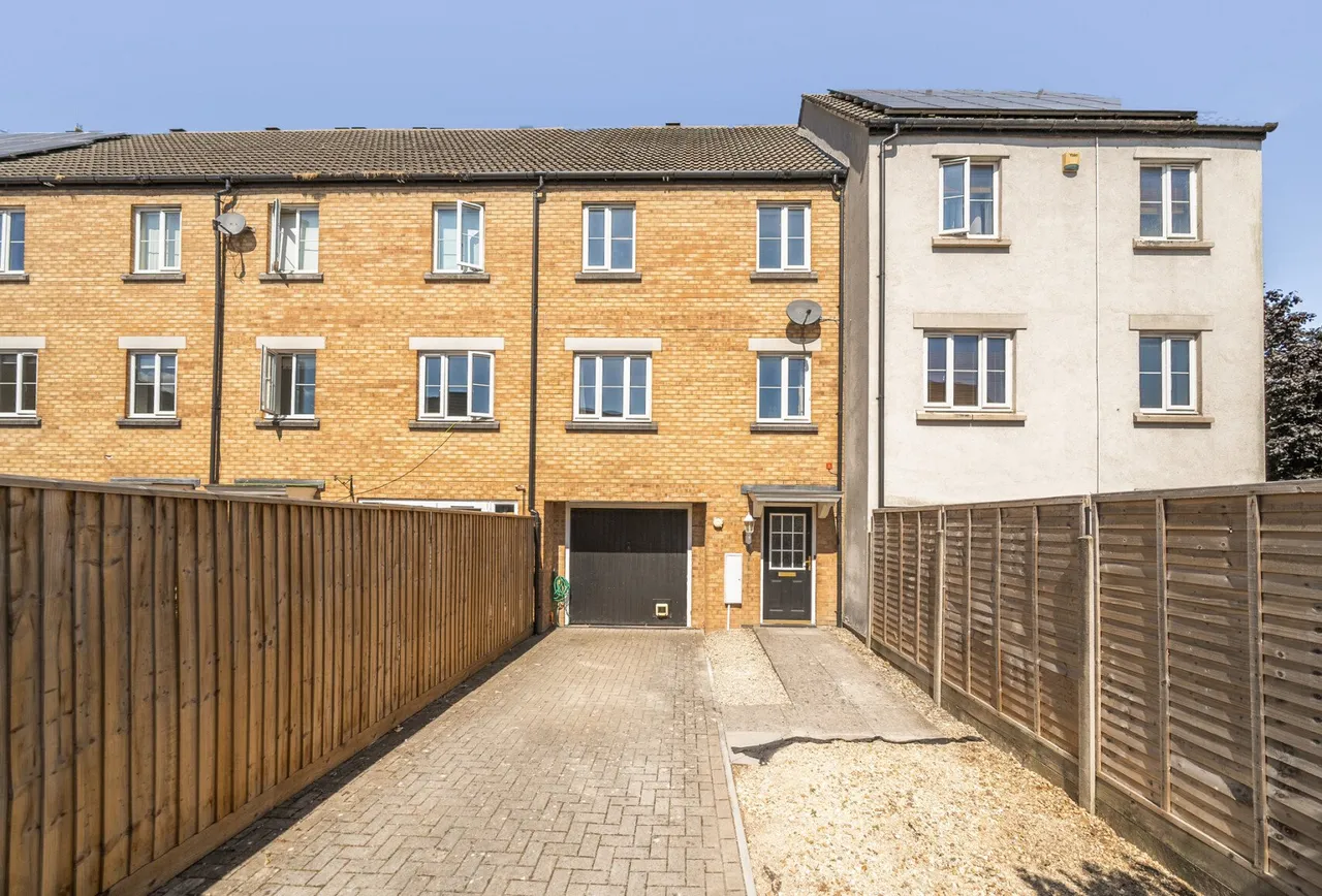 4 bed house for sale — Castle Court, Gloucestershire, Stoke Gifford, BS34 8RF