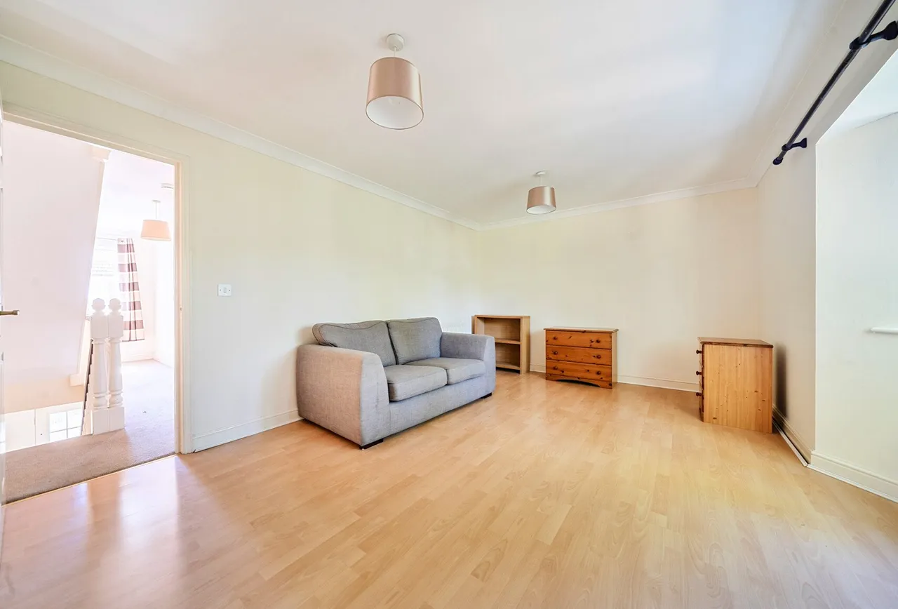 Castle Court, Gloucestershire, Stoke Gifford, BS34 8RF, photo 3