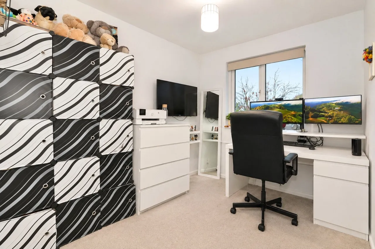 Alterton Close, Goldsworth Park, GU21, photo 8