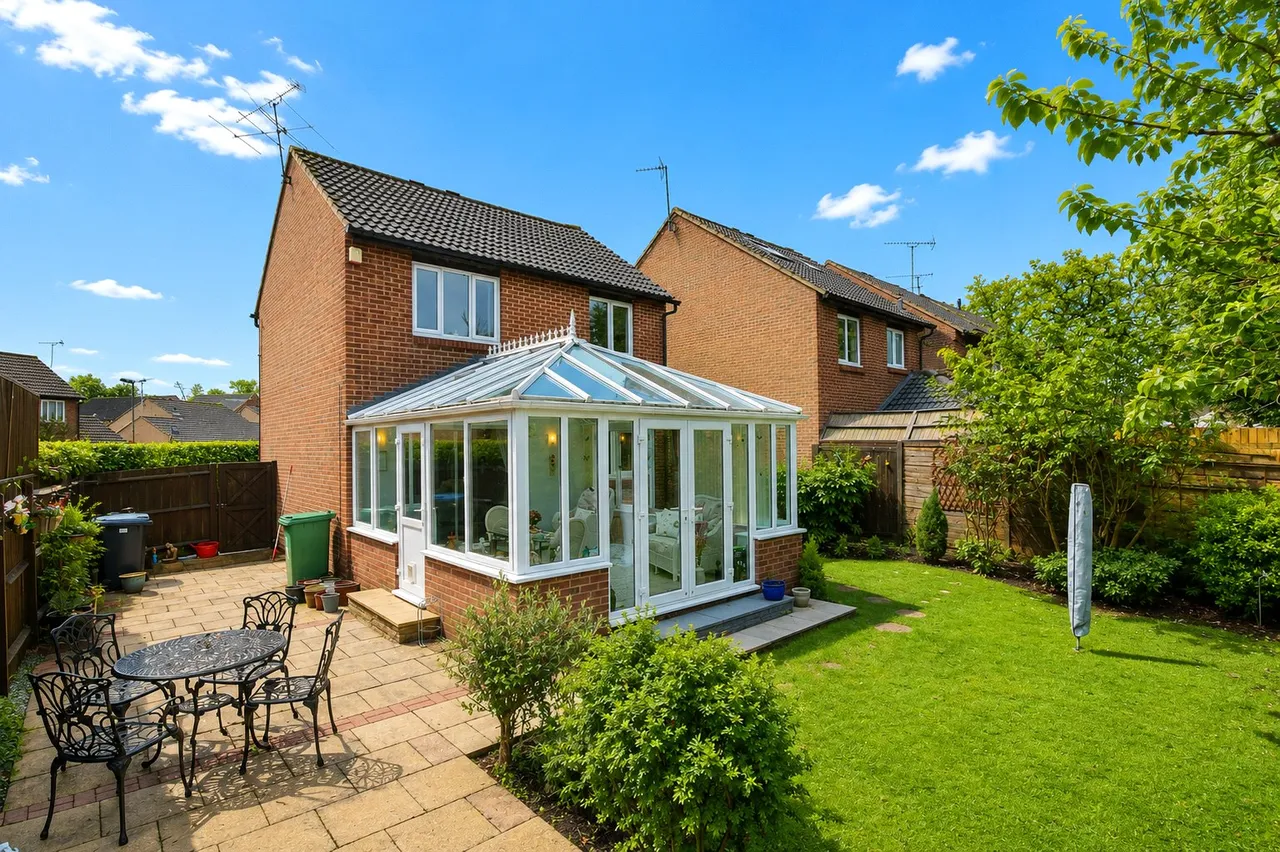 Alterton Close, Goldsworth Park, GU21, photo 10
