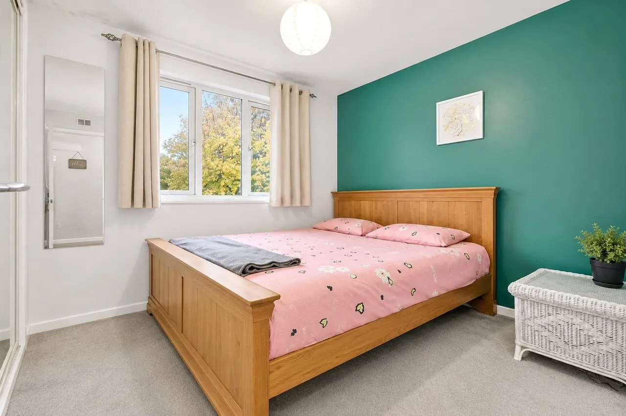 Alterton Close, Goldsworth Park, GU21, photo 6