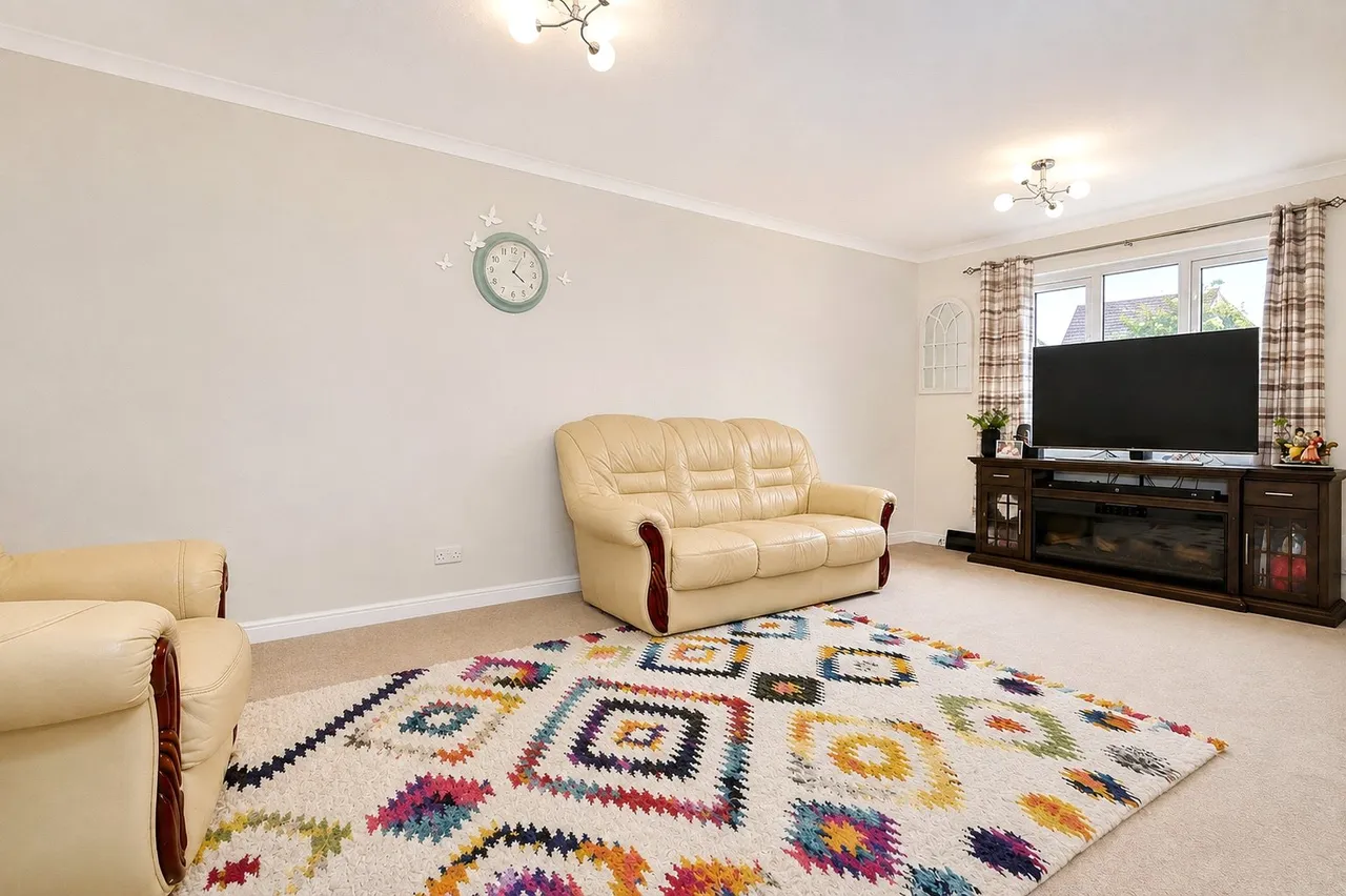 Alterton Close, Goldsworth Park, GU21, photo 3