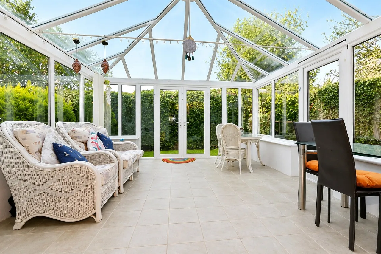 Alterton Close, Goldsworth Park, GU21, photo 5