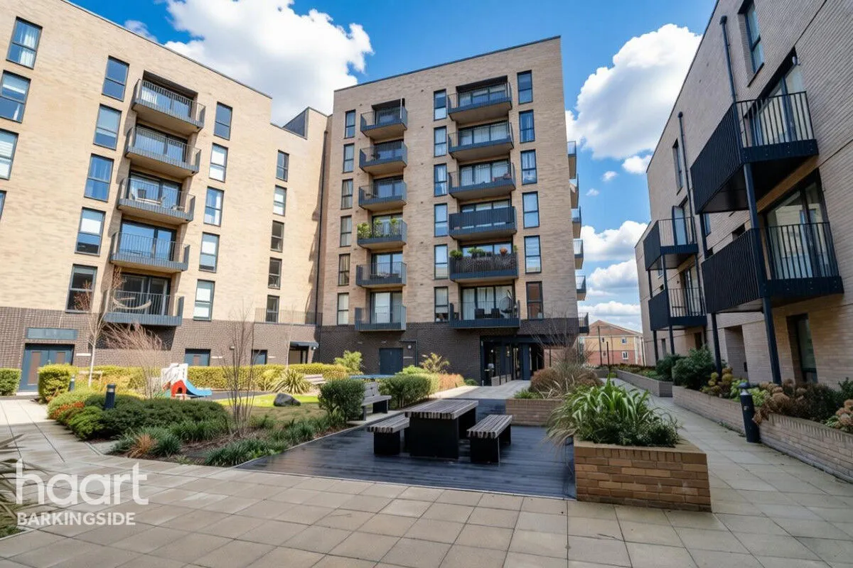 Manford Way, Chigwell, IG7, photo 23
