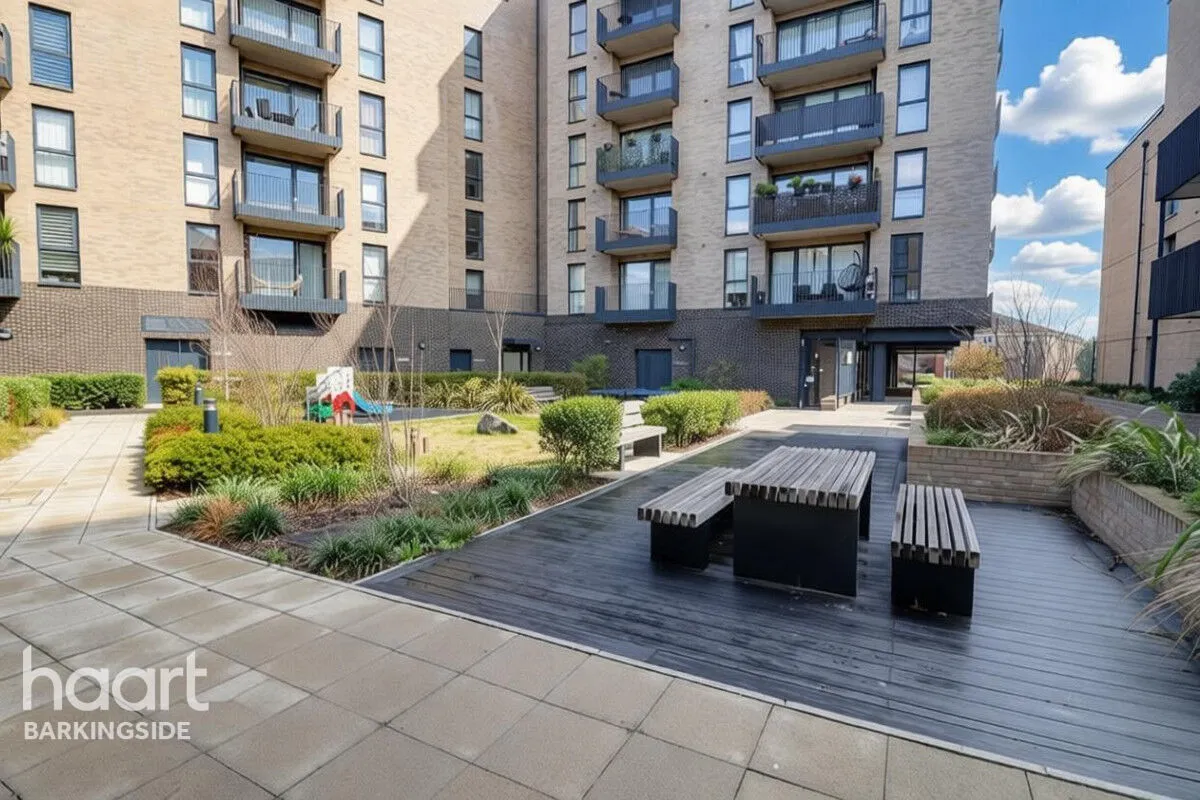 Manford Way, Chigwell, IG7, photo 24