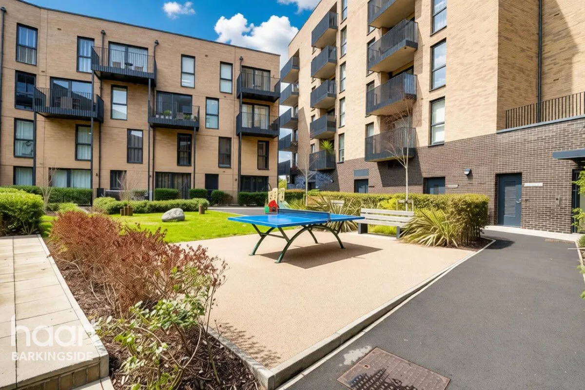 Manford Way, Chigwell, IG7, photo 5