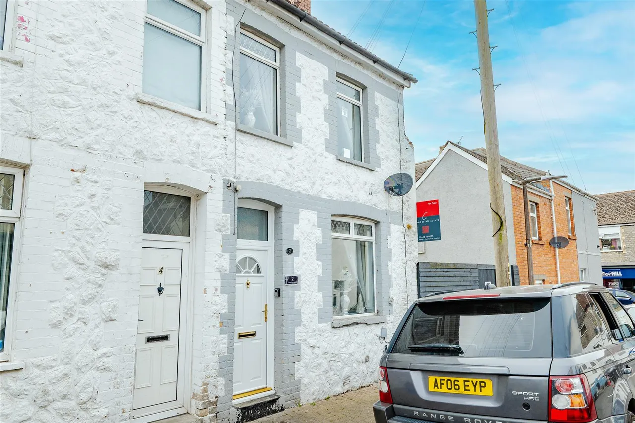 2 bed house for sale — Llewellyn Street, Barry, CF63 1BZ