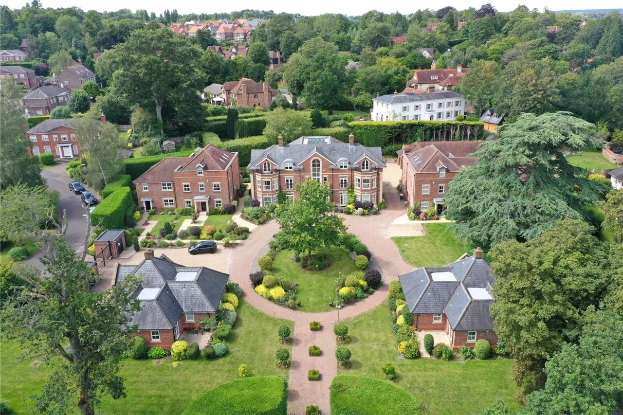 2 bed flat for sale, Breedons Hill, Pangbourne, RG8