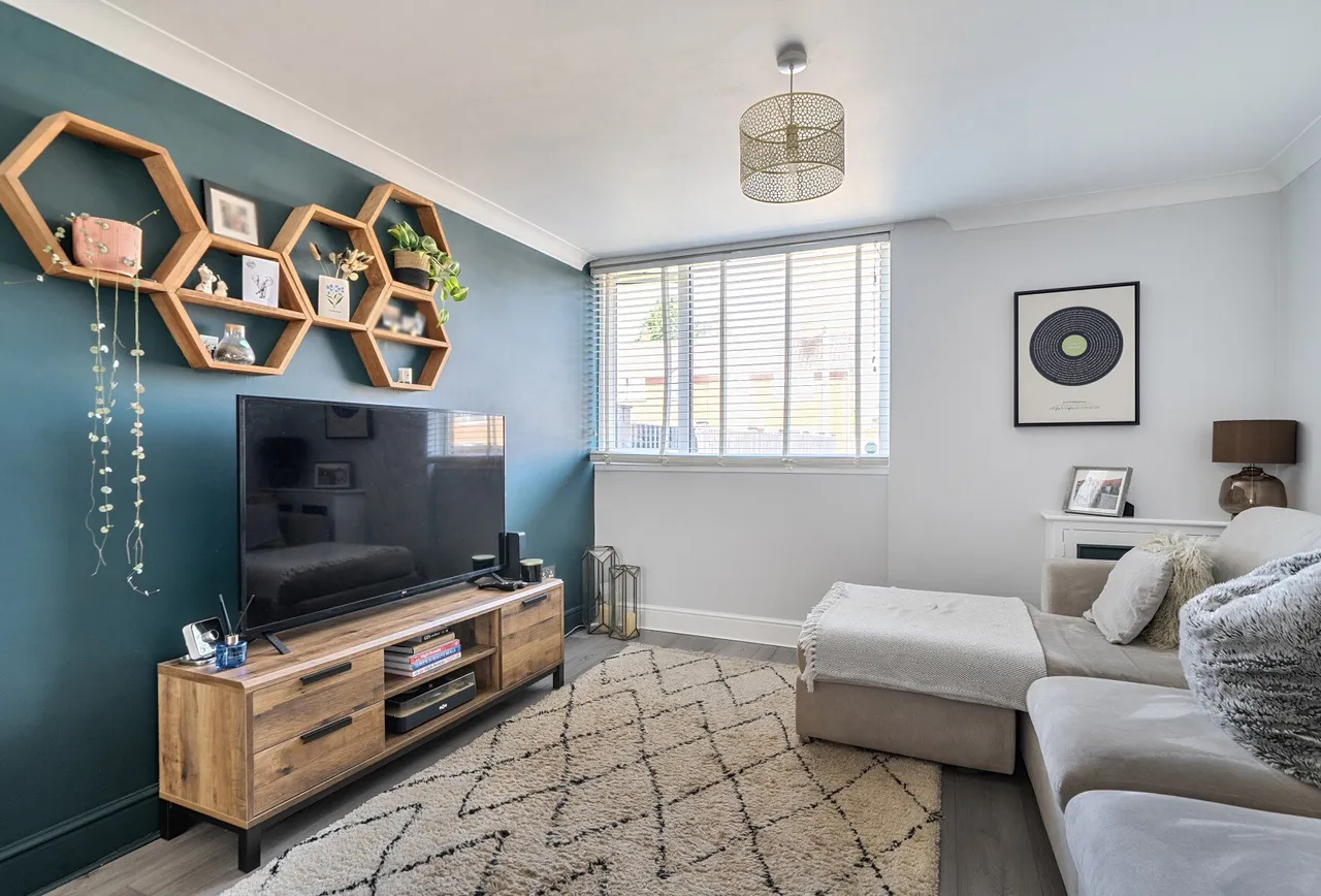 North Road, Gloucestershire, Winterbourne, BS36 1PT, photo 3
