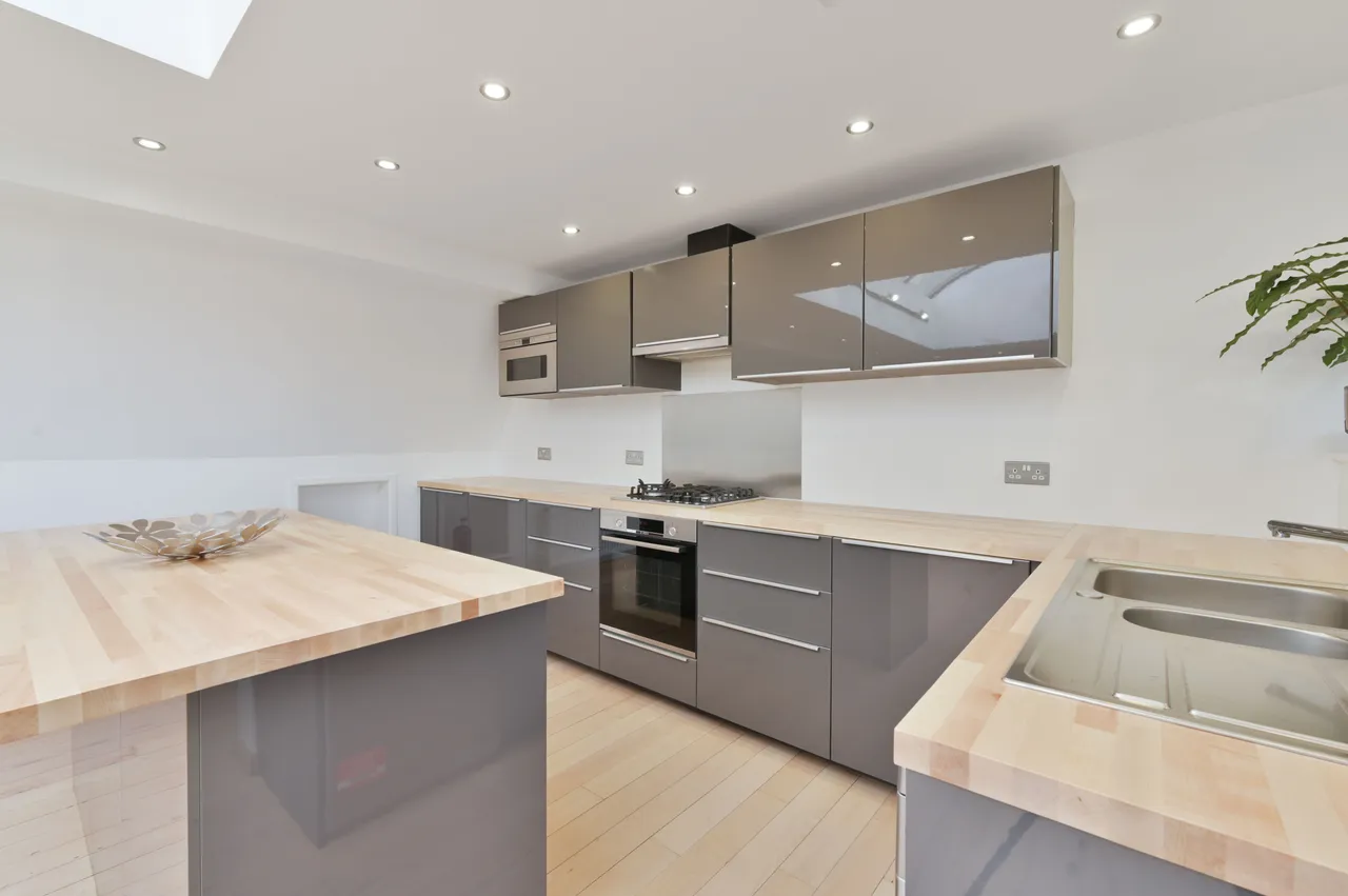 Flat F, 72 Chiswick High Road, London, photo 3