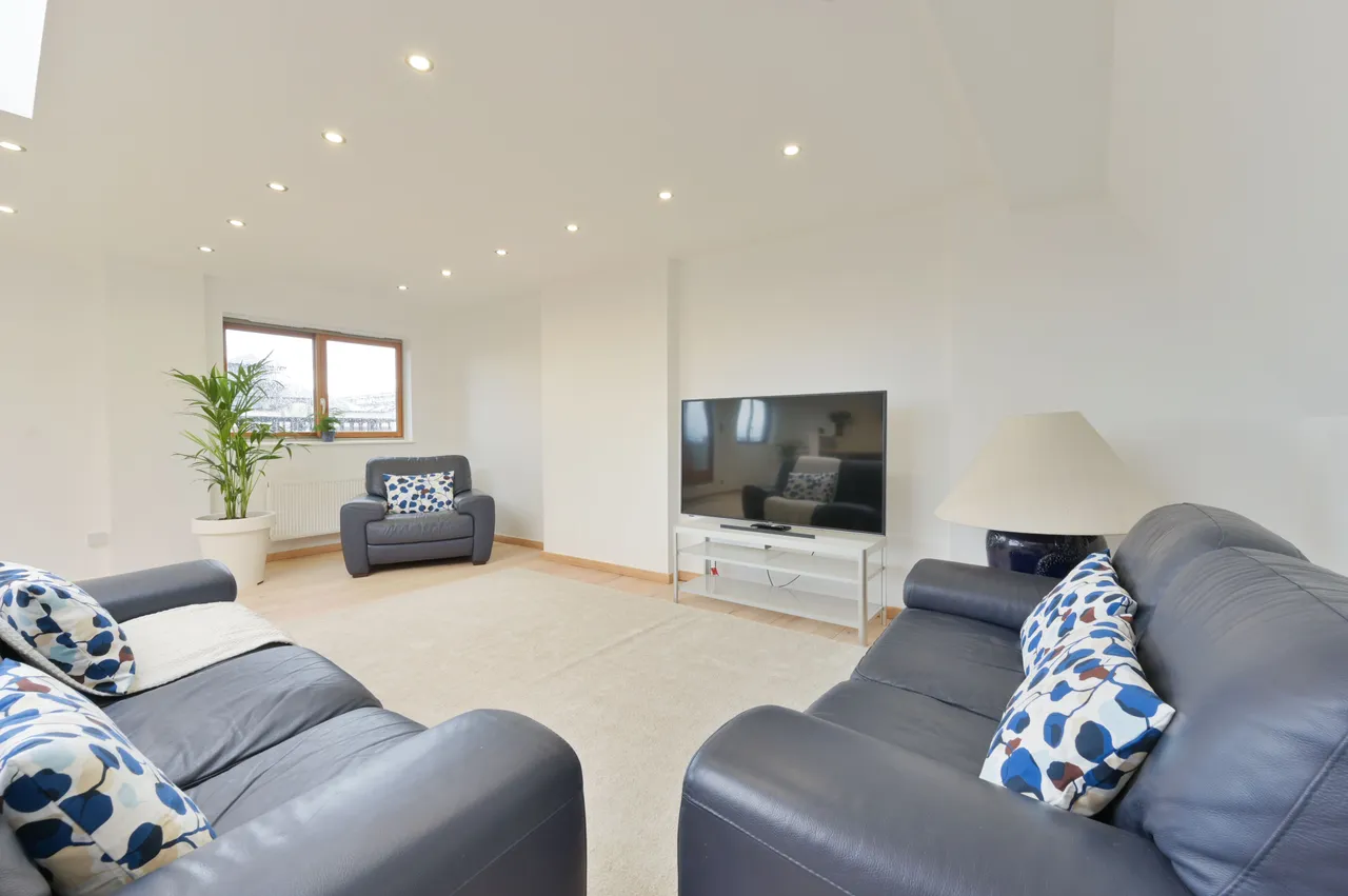 Flat F, 72 Chiswick High Road, London, photo 4