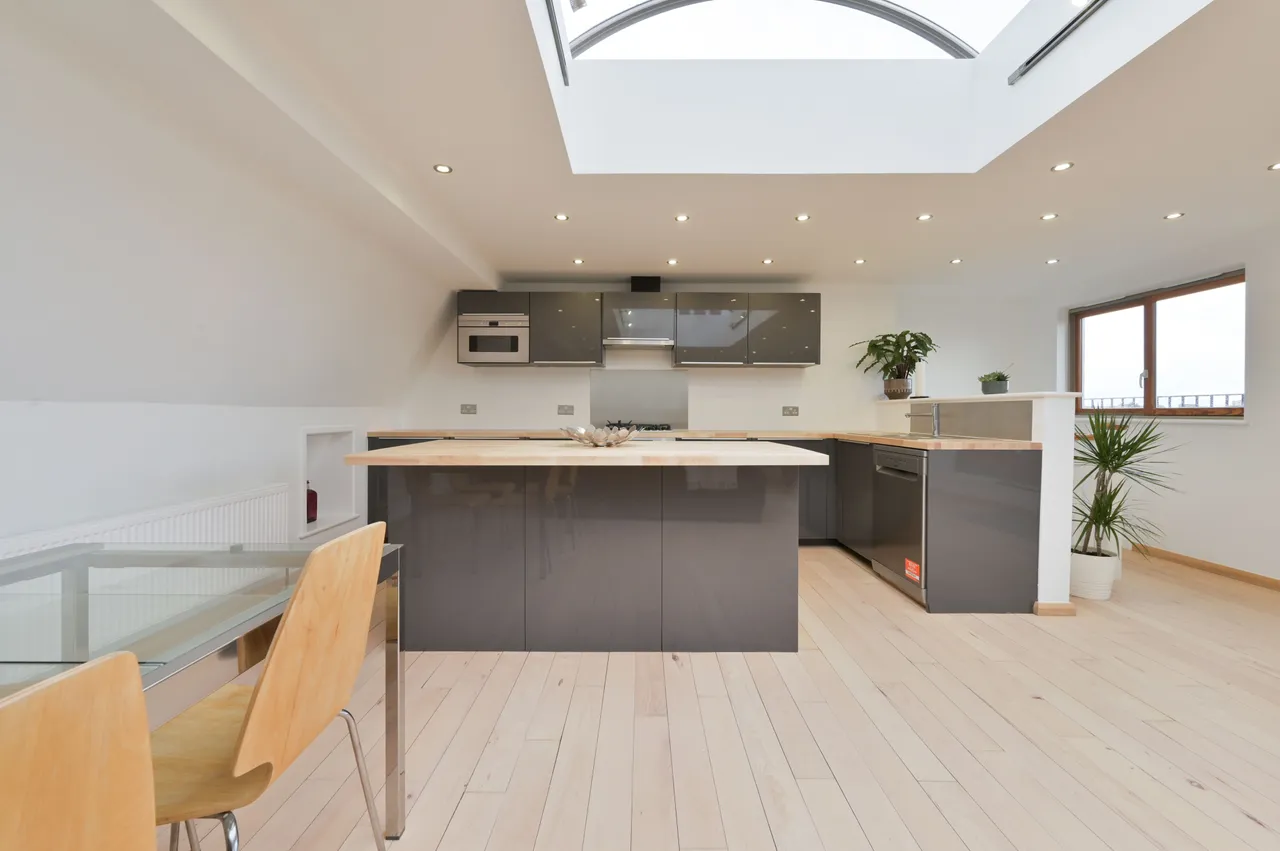 Flat F, 72 Chiswick High Road, London, photo 8