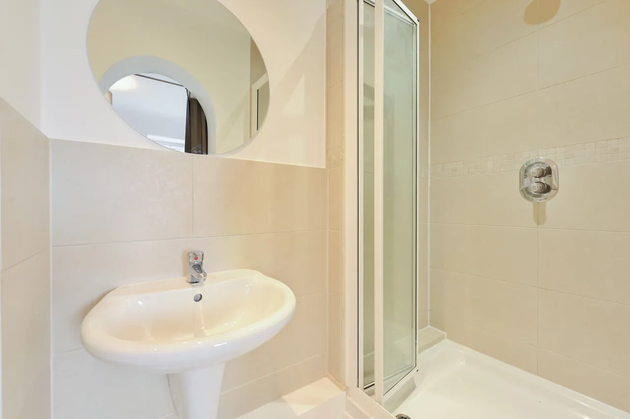 Flat F, 72 Chiswick High Road, London, photo 11