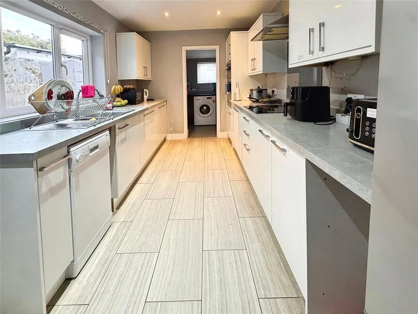 3 bed property to rent, Beaconsfield Road, Chatham, ME4