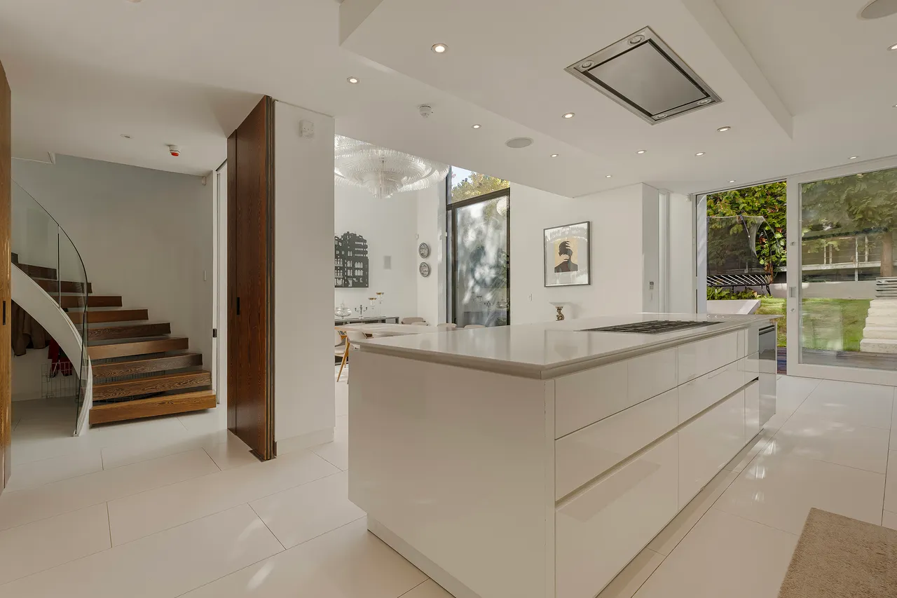 Lancaster Drive, Belsize Park, London, photo 12