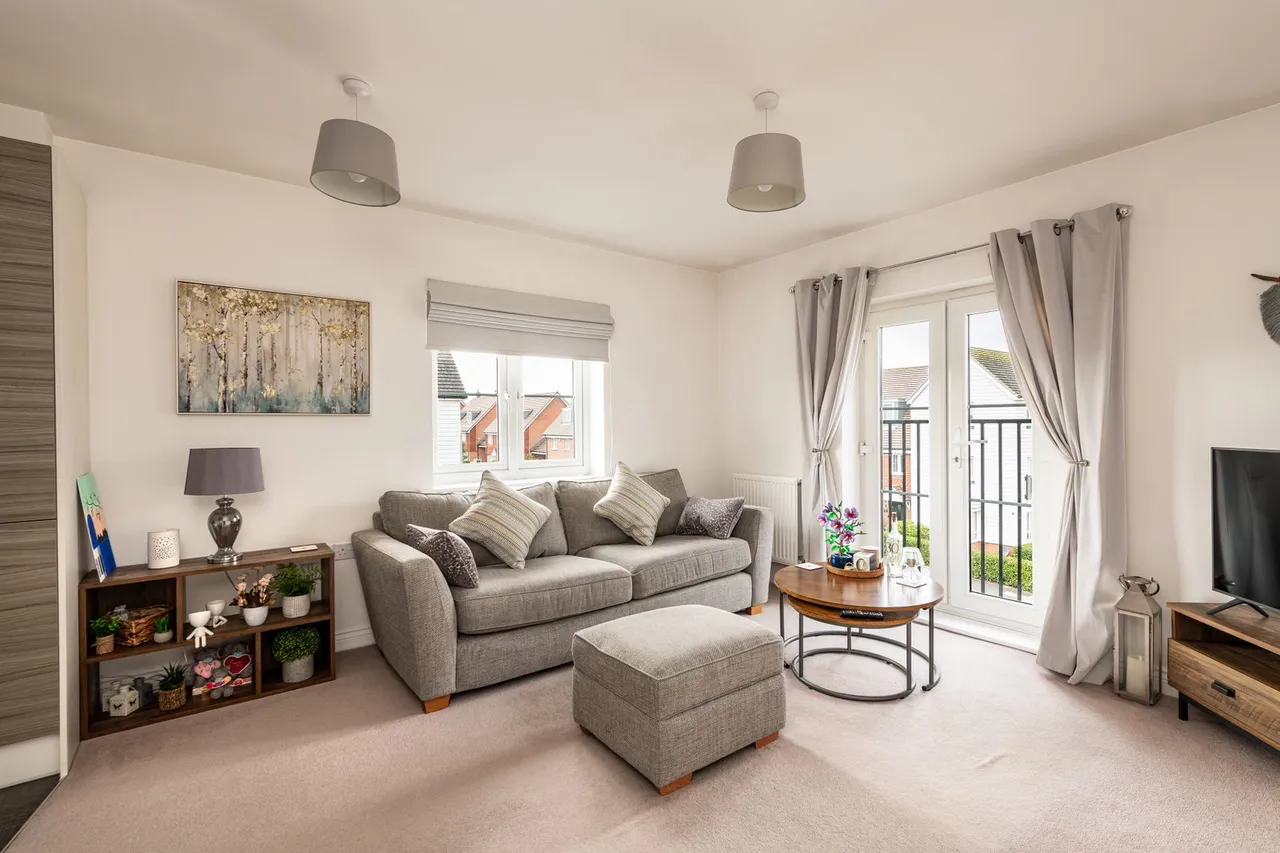 Edmett Way, Langley, photo 2