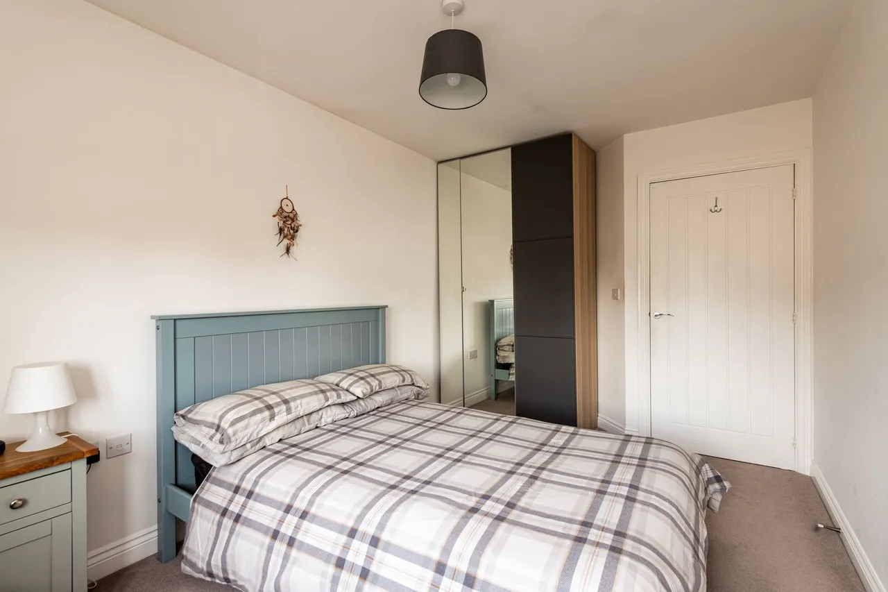 Edmett Way, Langley, photo 8