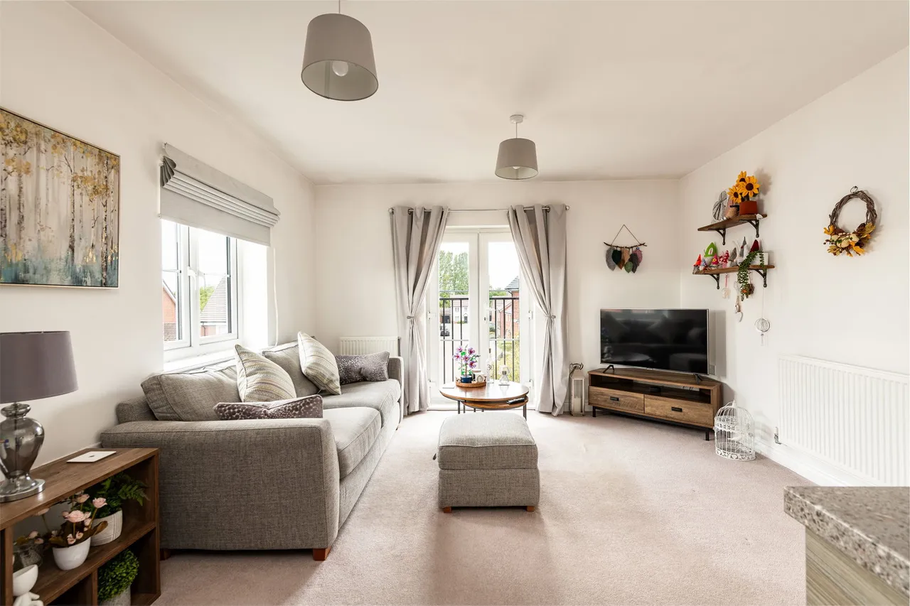 Edmett Way, Langley, photo 4
