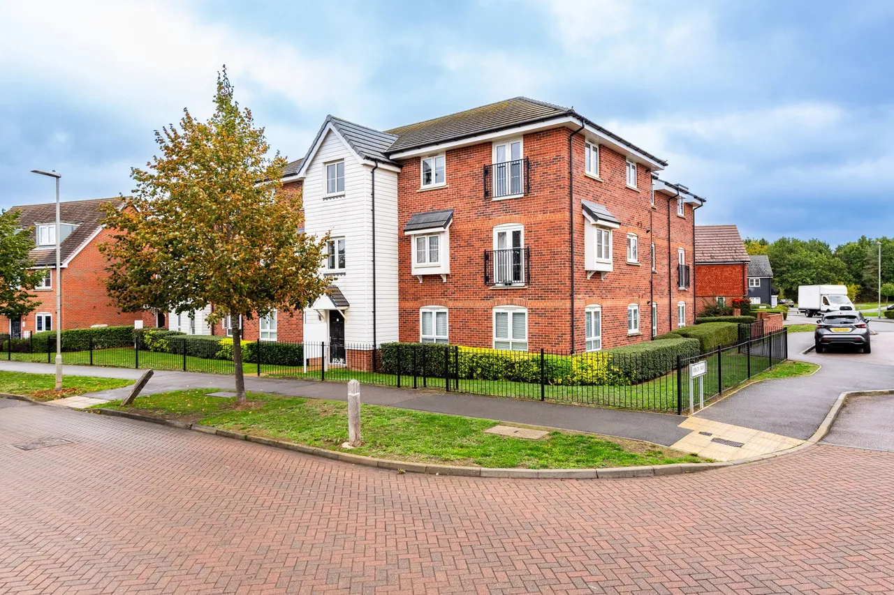 1 bed flat for sale, Edmett Way, Langley
