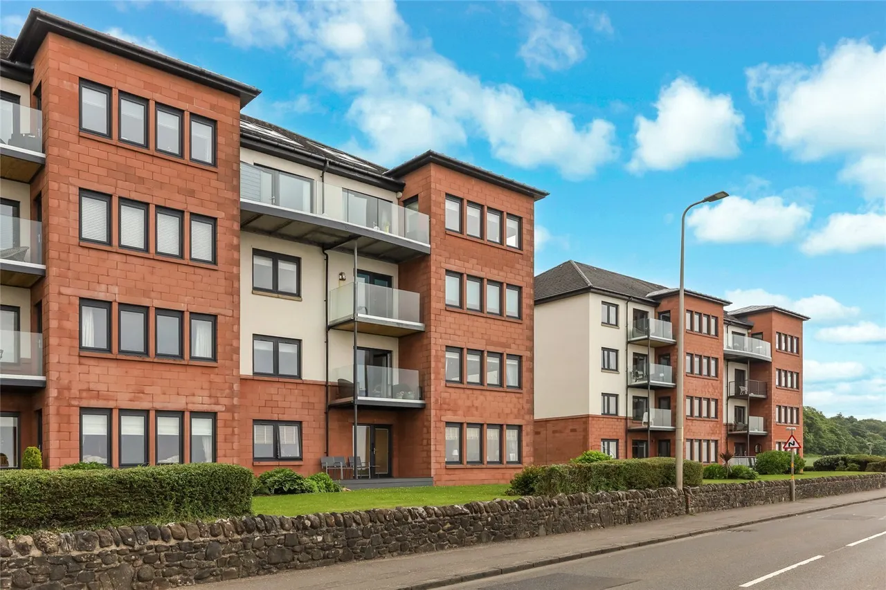 3 bed flat for sale — The Shores, Skelmorlie, PA17