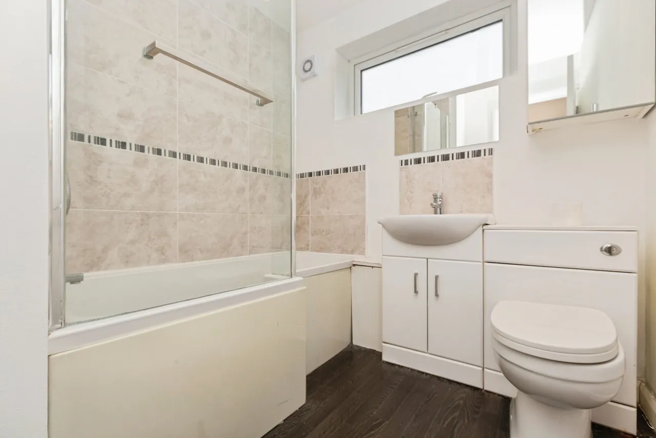 Lavric Road, Aylesbury, Buckinghamshire, HP21, photo 4