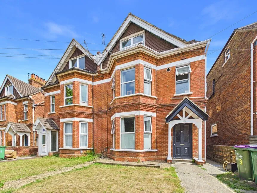 5 bed house for sale — Beachborough Road, Kent, CT19