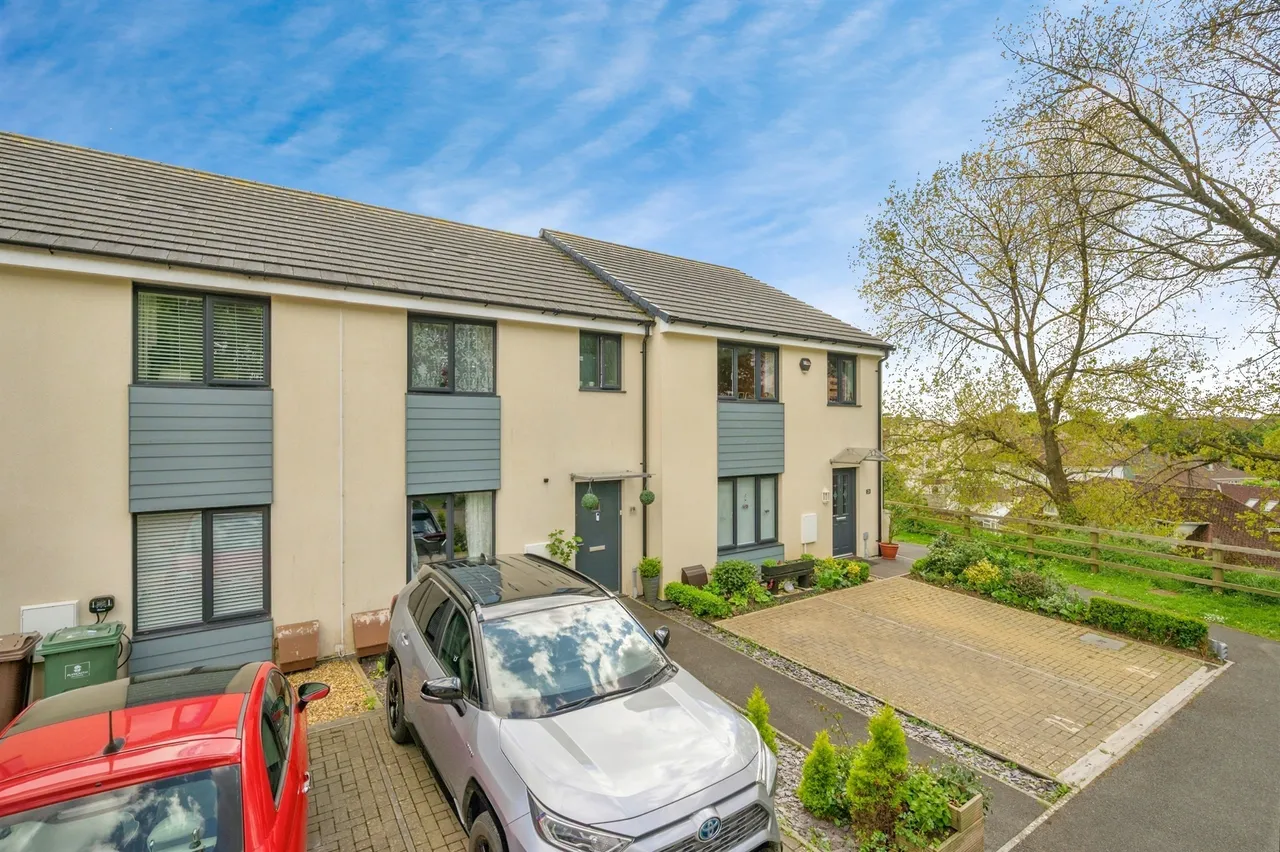 3 bed house for sale — Calstock Close, Plymouth