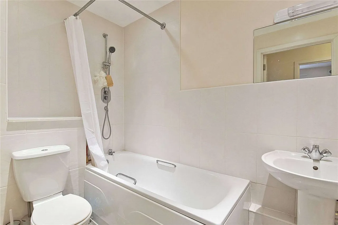 Whittets Ait, Jessamy Road, Weybridge, Surrey, KT13 8BP, photo 6