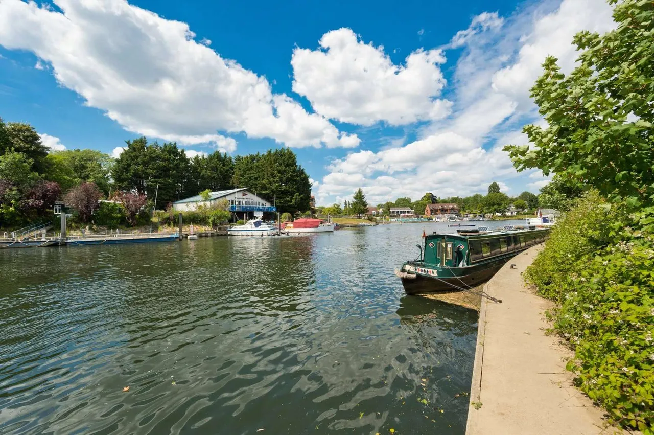 Whittets Ait, Jessamy Road, Weybridge, Surrey, KT13 8BP, photo 7