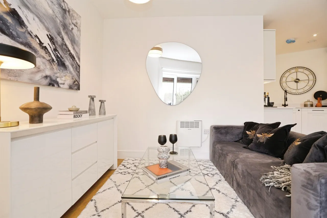 2 bed flat for sale — Apartment Three, Viciniti Court, St. Albans