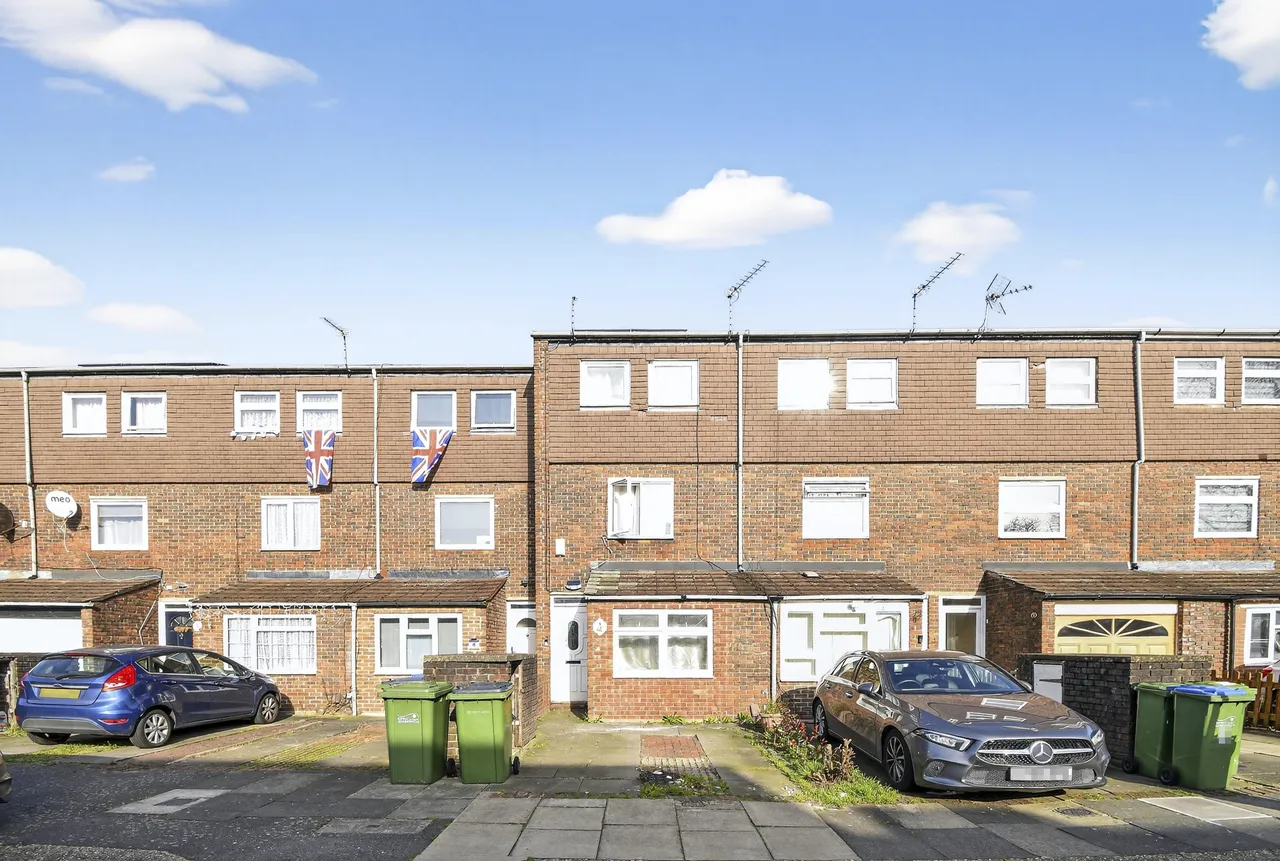 4 bed house for sale — Shaw Close, London